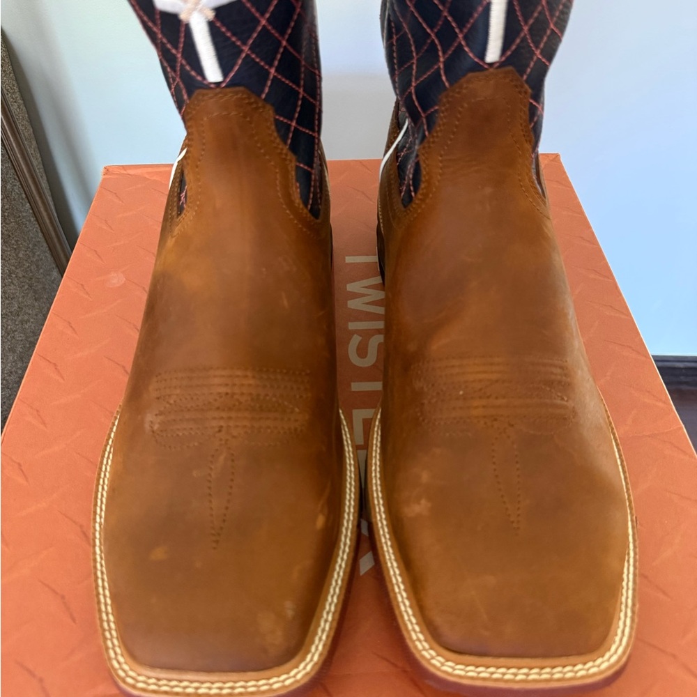Twisted X Brown Leather Boots with Navy Embroidered Shaft - Picture 4 of 7